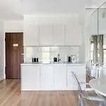 Daire Luxury 2-room With A Beautiful View - Mennica Varşova